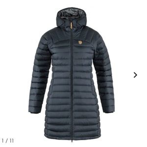 Women’s Fjallraven Snowflake Midnight Blue Large.  New with Tags